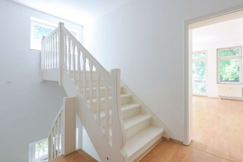 Eigentumswohnung in Stadtvilla zzgl Stpl u. Gartenanteil angrenz.am Berliner Forst - Innentreppe zum Souterrain II (8376)