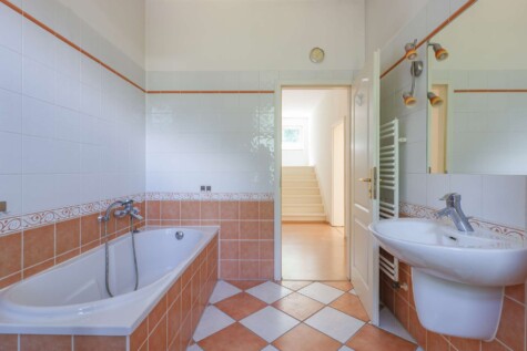 Eigentumswohnung in Stadtvilla zzgl Stpl u. Gartenanteil angrenz.am Berliner Forst - Bad Erdgeschoß III (8355)