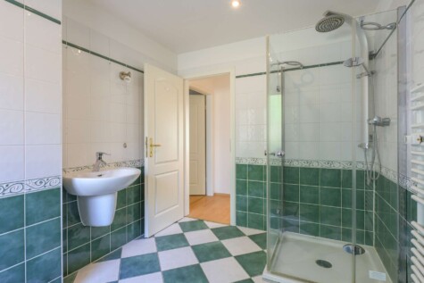 Eigentumswohnung in Stadtvilla zzgl Stpl u. Gartenanteil angrenz.am Berliner Forst - Bad Souterrain III (8359)