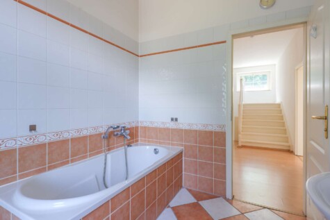 Eigentumswohnung in Stadtvilla zzgl Stpl u. Gartenanteil angrenz.am Berliner Forst - Bad Erdgeschoß IV (8356)