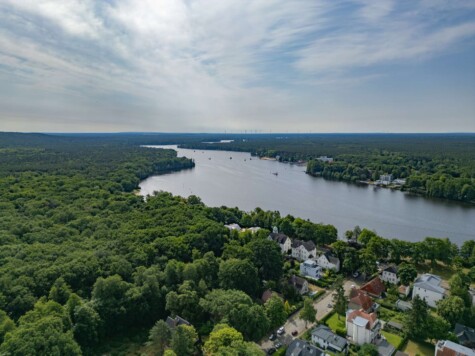 Eigentumswohnung in Stadtvilla zzgl Stpl u. Gartenanteil angrenz.am Berliner Forst - Drohnenansicht vom Forst in der Nachbarschaft II (8393)