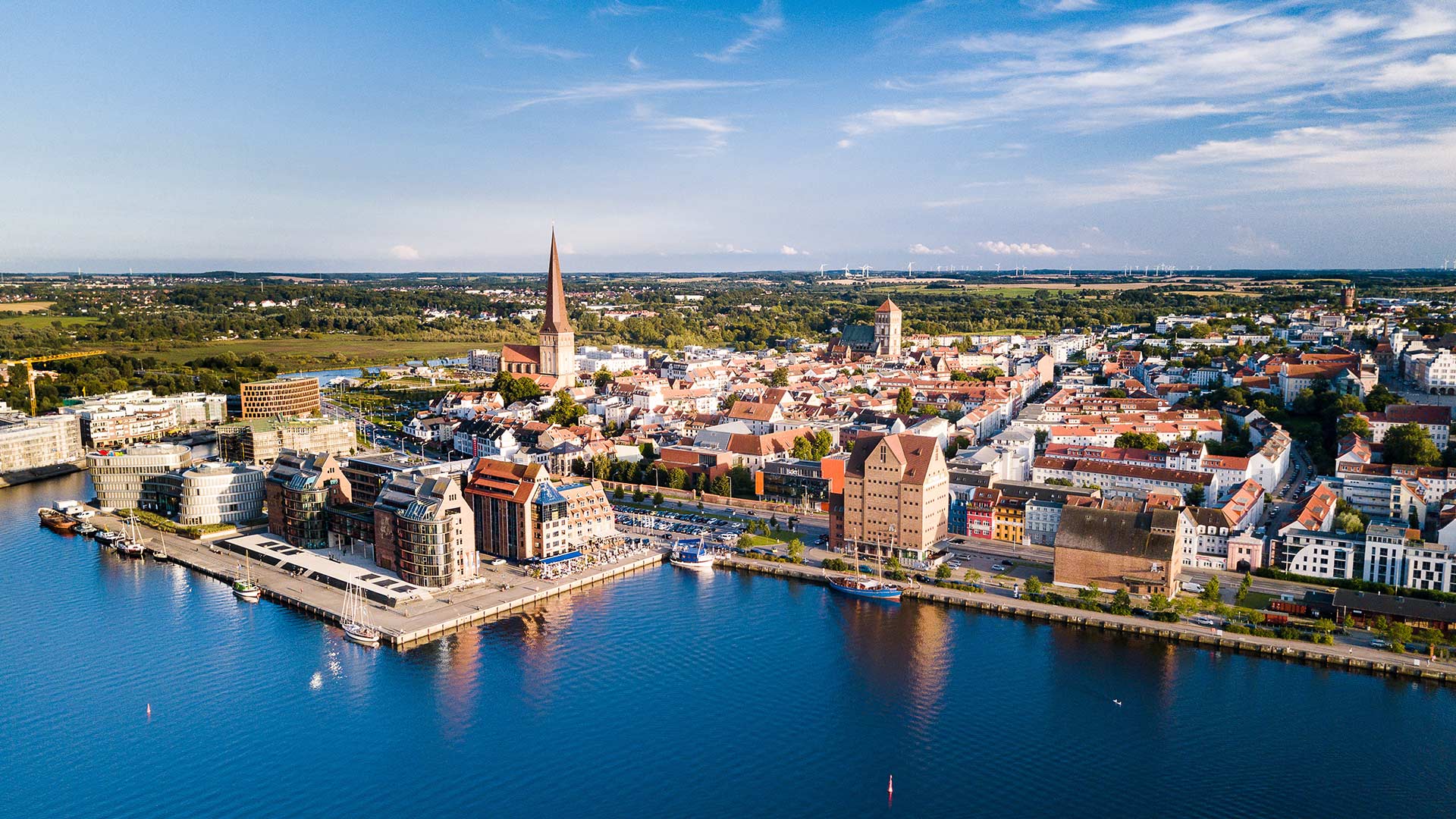 Rostock und der Hafen aus der Vogelperspektive